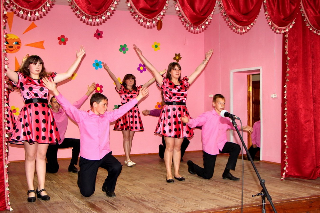Альбом Ассоциация рестораторов Ульяновской области организовала благотворительный марафон в майнском детском доме 